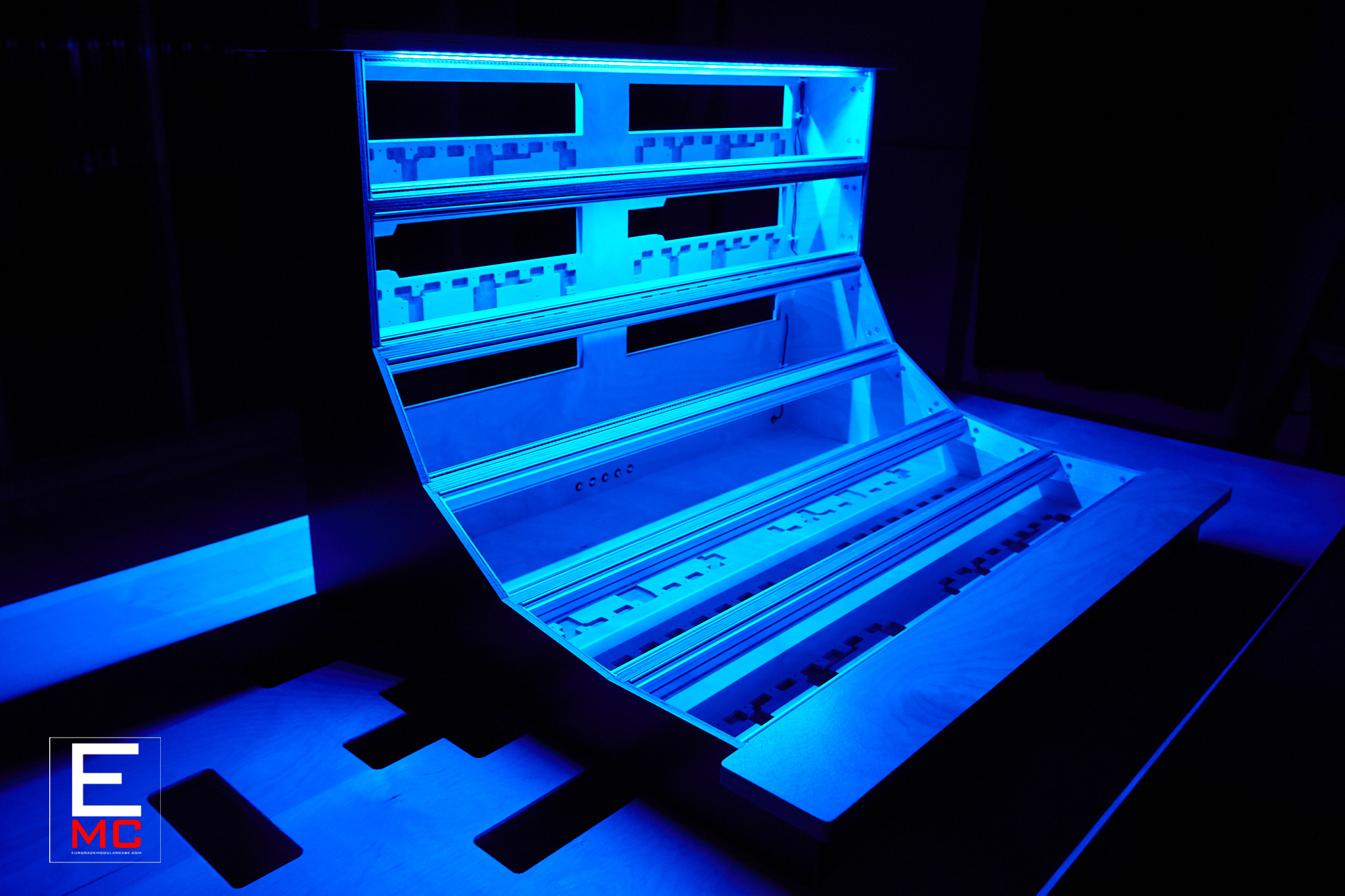 18u the blue eurorack case benn jordan the flashbulb