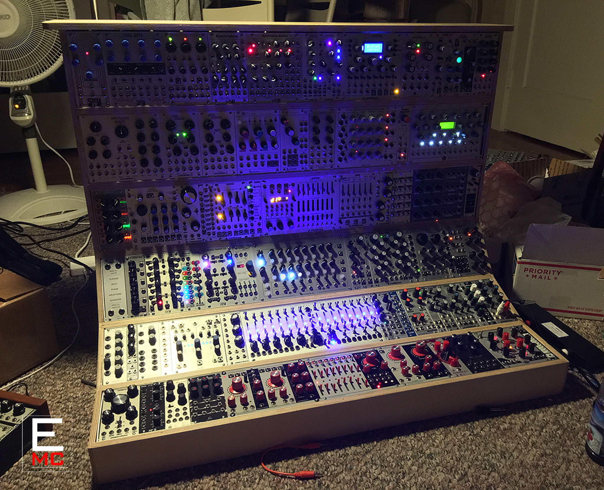 powered eurorack case